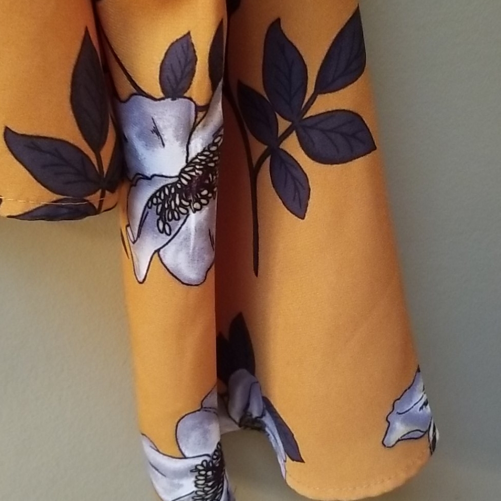 VEGAN ROMANTICS Fall Blouse - Picture 6 of 7